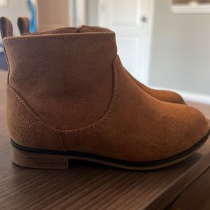 Size 7 toddler girl Chelsea boots